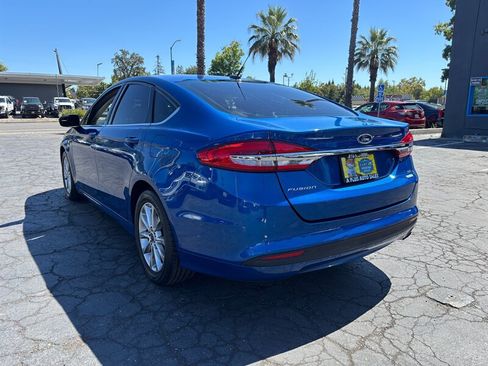 Used 2017 Ford Fusion SE w/ Fusion SE Technology Package FWD image 6