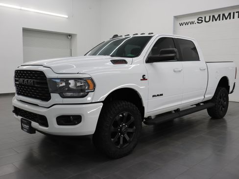 Used 2022 RAM 2500 Big Horn w/ Night Edition AWD/4WD image 7