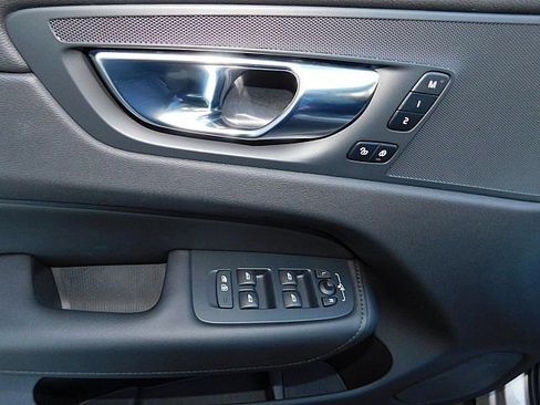 Certified 2025 Volvo XC60 B5 Plus image 17