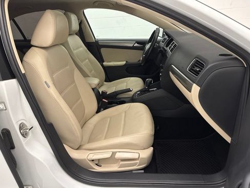 Used 2017 Volkswagen Jetta SE FWD image 35