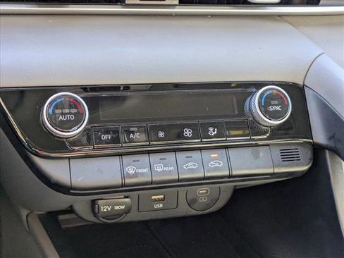 Used 2025 Hyundai Elantra Sport image 15