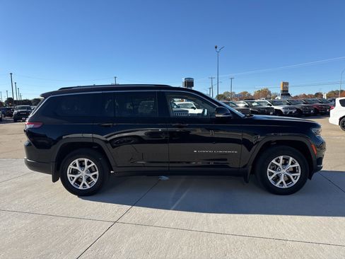 Used 2022 Jeep Grand Cherokee L Limited w/ Luxury Tech Group II image 8