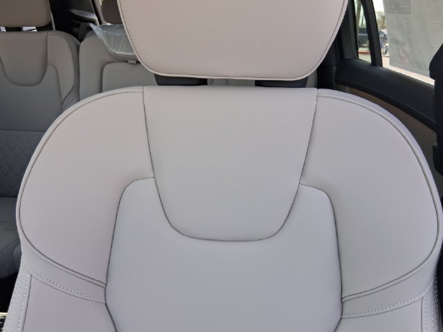 New 2026 Volvo XC90 T8 Plus w/ Protection Package Premier AWD/4WD image 21