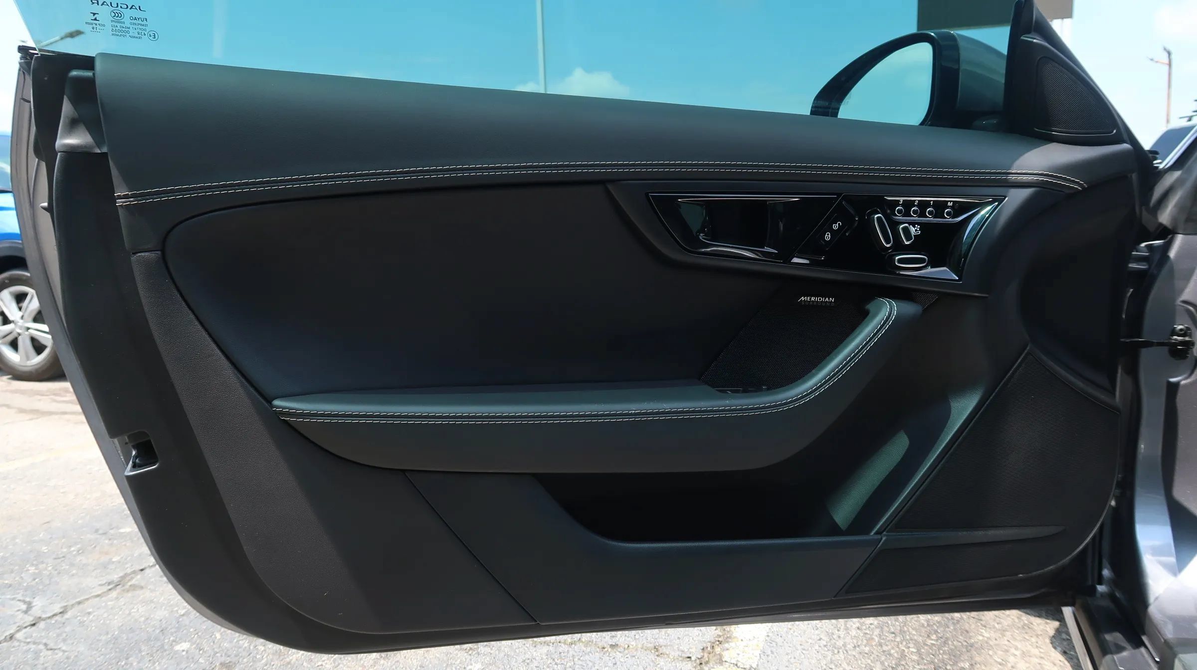 Used 2020 Jaguar F-TYPE R AWD/4WD image 43