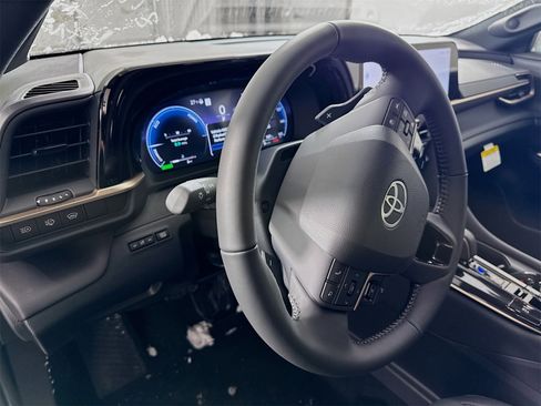 New 2025 Toyota Crown Signia Limited image 6