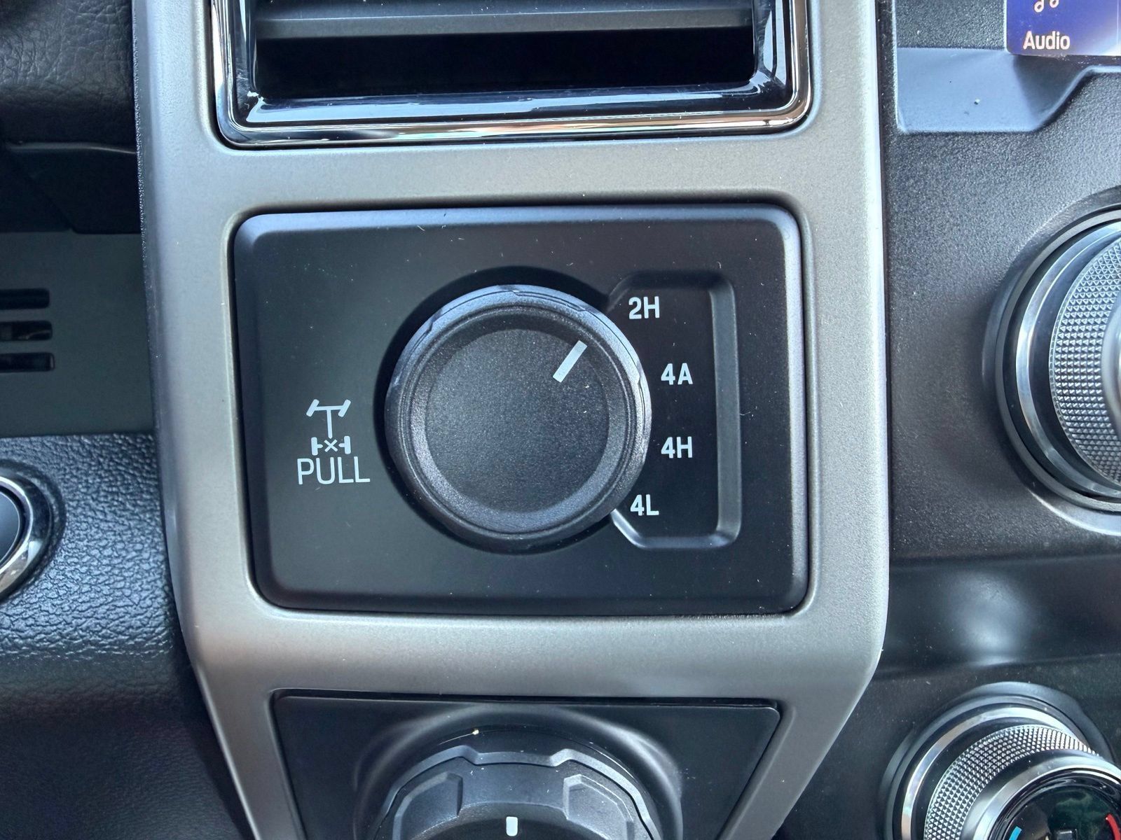 Used 2020 Ford F150 Lariat w/ Equipment Group 502A Luxury AWD/4WD image 22
