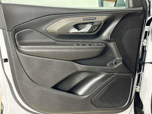 Used 2022 GMC Terrain SLT w/ LPO, Floor Liner Package image 11