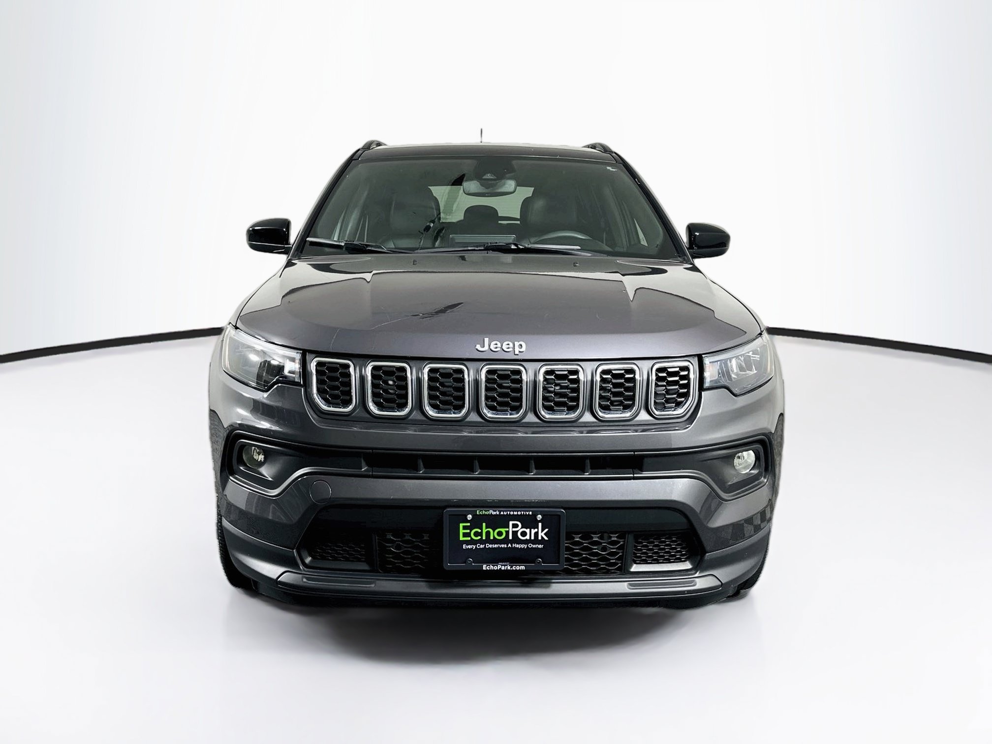 Used 2024 Jeep Compass Latitude AWD/4WD image 2