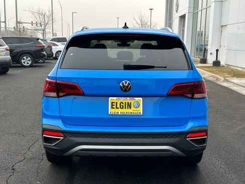 Certified 2024 Volkswagen Taos SE FWD image 5