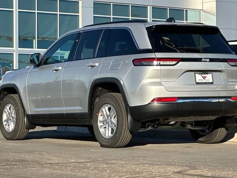 New 2025 Jeep Grand Cherokee Laredo w/ MOPAR Finishing Package image 8