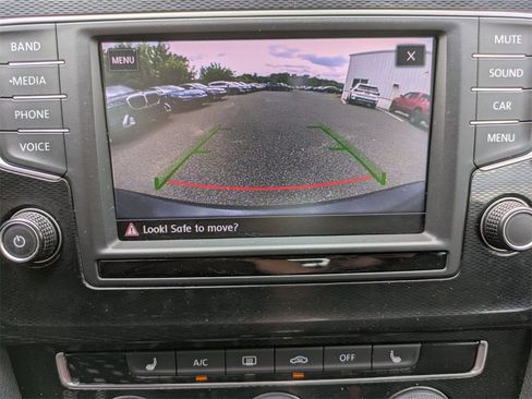Used 2017 Volkswagen GTI SE image 26