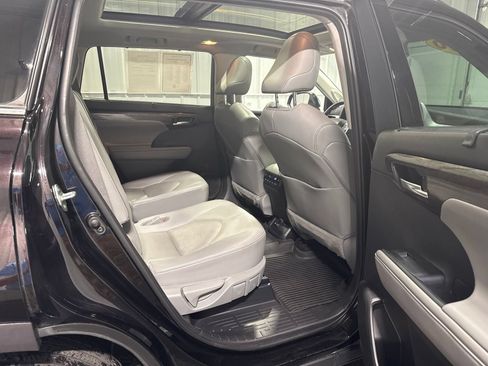 Used 2020 Toyota Highlander Platinum AWD/4WD image 14