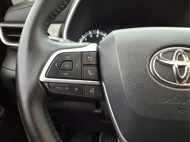 Used 2022 Toyota Highlander XLE FWD image 25
