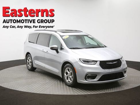 Used 2023 Chrysler Pacifica Limited image 77