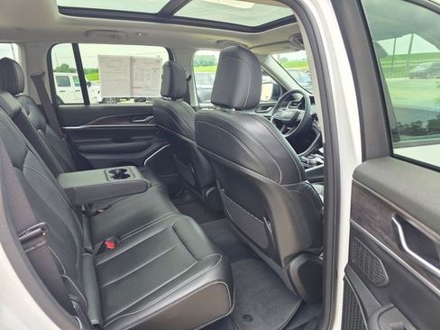 Certified 2023 Jeep Grand Cherokee Limited w/ Black Appearance Package AWD/4WD image 15