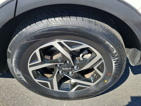 Used 2023 Kia Sportage LX image 7