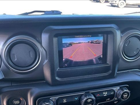 Used 2023 Jeep Gladiator Sport AWD/4WD image 22