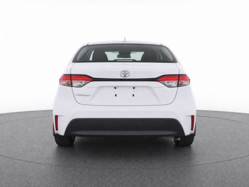 Used 2025 Toyota Corolla LE FWD image 7