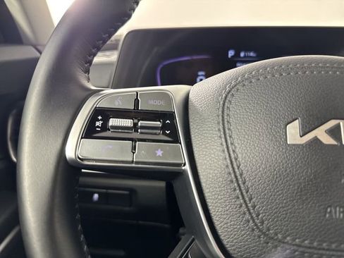 Used 2024 Kia Telluride LX image 12