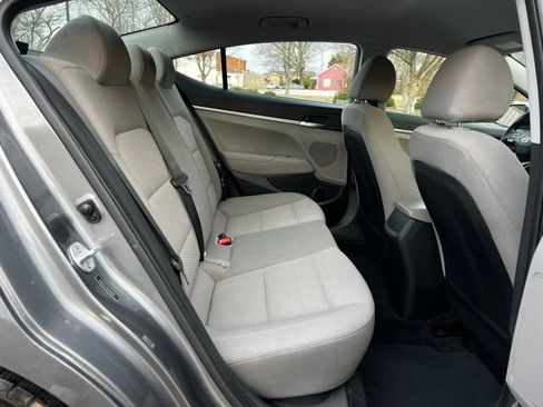 Used 2019 Hyundai Elantra SE image 21