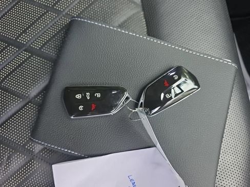 Used 2024 Volkswagen Atlas SEL Premium R-Line AWD/4WD image 9