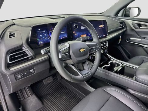 New 2027 Chevrolet Traverse LT w/ Sun and Wheel Package FWD image 9