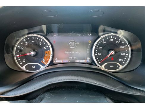 Used 2021 Jeep Renegade Latitude FWD image 21