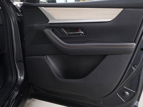 Used 2024 MAZDA CX-90 Plug-In Hybrid w/ Preferred image 9