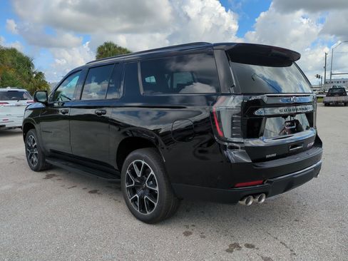 New 2026 Chevrolet Suburban RST w/ RST Capability Package AWD/4WD image 6