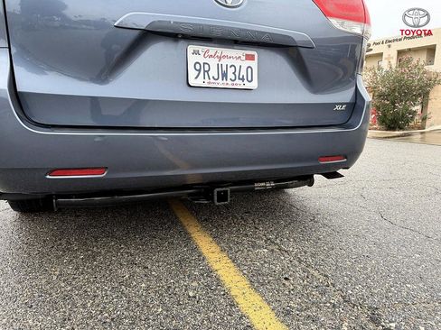 Used 2013 Toyota Sienna XLE image 25