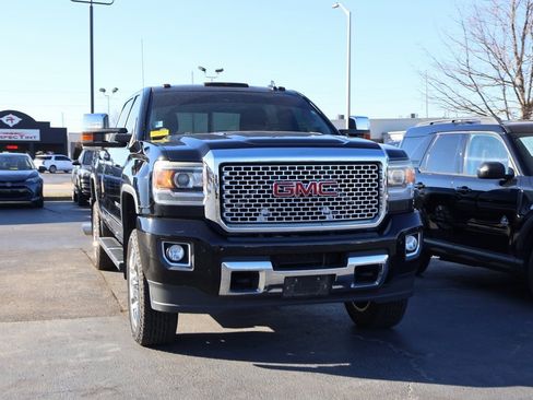 Used 2016 GMC Sierra 2500 Denali w/ Duramax Plus Package image 2