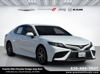 Used 2022 Toyota Camry SE image 1