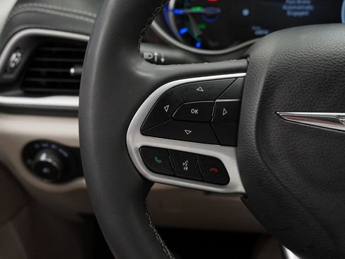 Used 2024 Chrysler Pacifica Limited FWD image 37