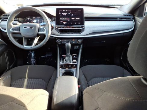 Used 2024 Jeep Compass Sport image 18