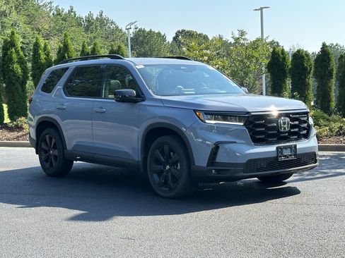Used 2025 Honda Pilot Black Edition image 2