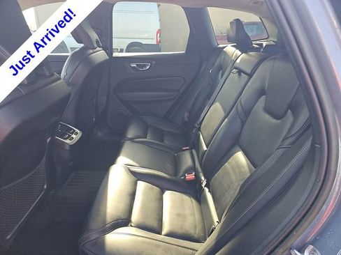 Used 2023 Volvo XC60 B5 Ultimate w/ Climate Package FWD image 11