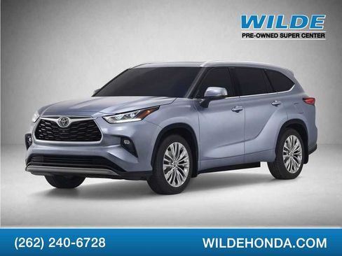 Used 2021 Toyota Highlander XLE AWD/4WD image 1