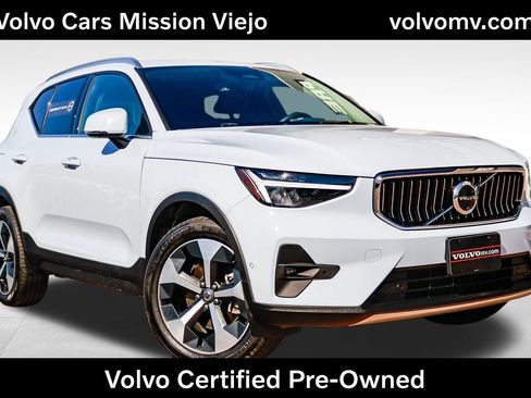 Used 2025 Volvo XC40 B5 Plus AWD/4WD image 1