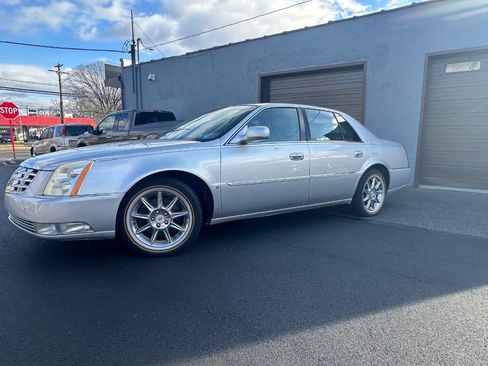 Used 2010 Cadillac DTS Luxury image 3