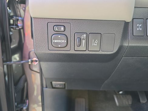 Used 2018 Toyota RAV4 XLE AWD/4WD image 26