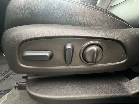 Used 2024 GMC Terrain SLT image 22