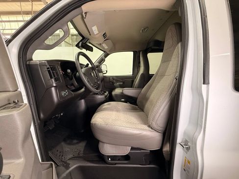 Used 2024 Chevrolet Express 3500 LT w/ LT Preferred Equipment Group RWD image 17