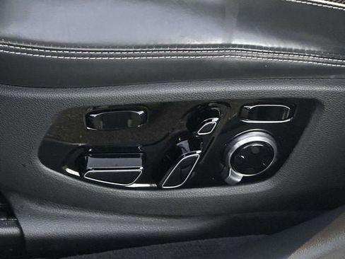 Used 2020 Genesis G90 3.3T Premium image 17