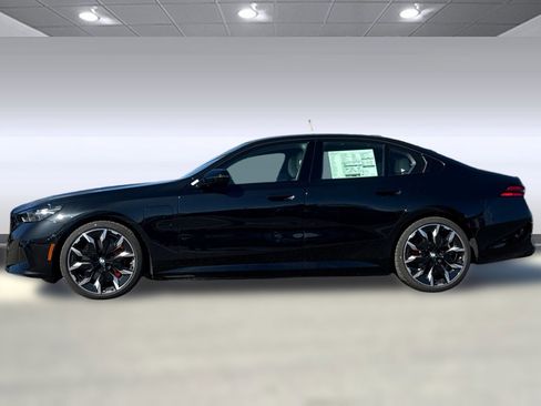 New 2026 BMW 550e xDrive w/ Executive Package AWD/4WD image 2