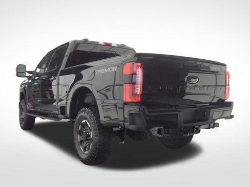 Used 2025 Ford F250 Lariat w/ Tremor Off-Road Package image 8