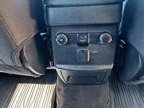 Used 2018 Ford Explorer XLT AWD/4WD image 17