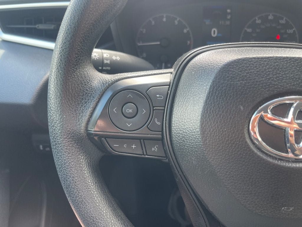 Used 2025 Toyota Corolla LE FWD image 15