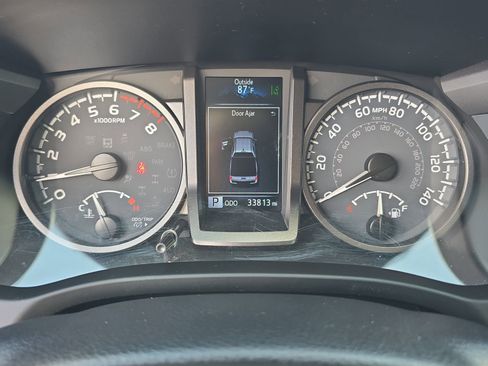 Used 2023 Toyota Tacoma TRD Off-Road w/ TRD Premium Off Road Package AWD/4WD image 27