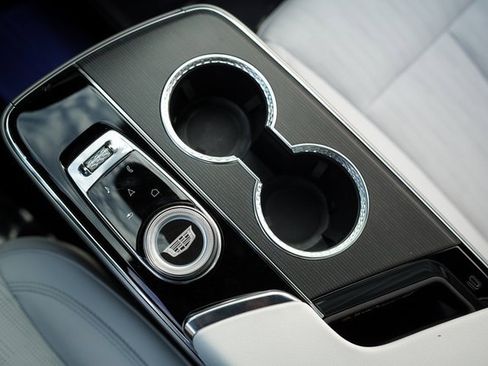 Used 2025 Cadillac Lyriq Luxury image 35