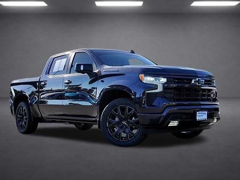 Used 2022 Chevrolet Silverado 1500 RST w/ Convenience Package II AWD/4WD image 2